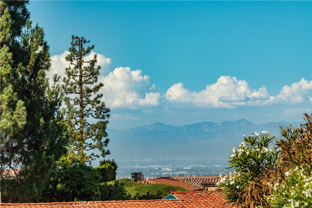 https://media.crmls.org/medias/3d9f7ef0-01e4-410c-8477-37e4e14ffd91.jpg?preset=X-Large