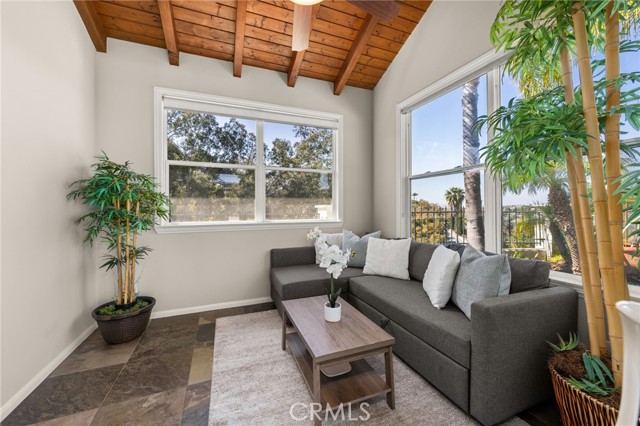 2465 Via Oeste Drive, Fallbrook CA: https://media.crmls.org/medias/3d9f9889-41ea-4749-9c3e-a46163c60bda.jpg