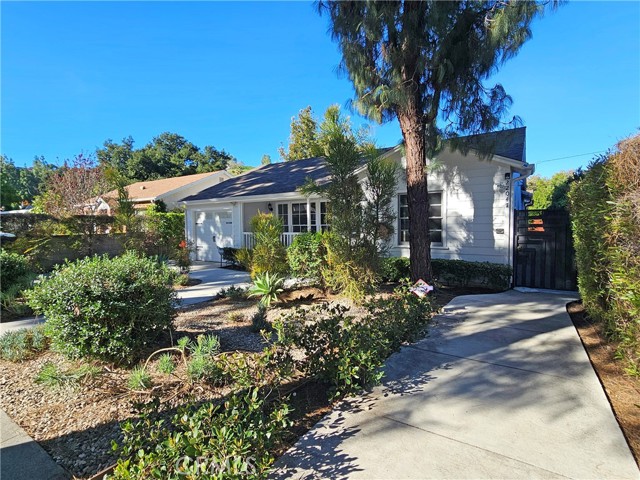 Detail Gallery Image 4 of 15 For 22045 De La Osa, Woodland Hills,  CA 91364 - 2 Beds | 2 Baths