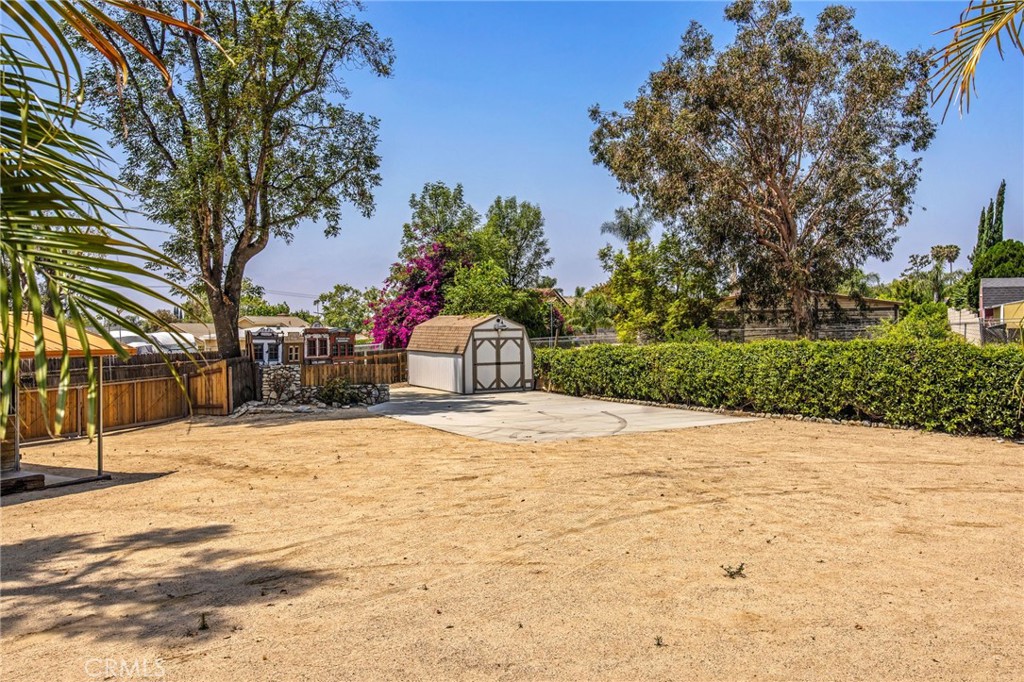 https://media.crmls.org/medias/3da01c70-4e59-4558-95b9-61da4902d37c.jpg?preset=X-Large