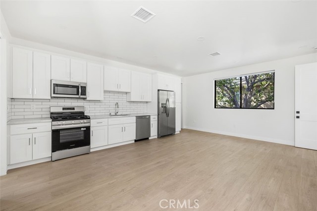 Detail Gallery Image 4 of 11 For 5061 1/2 Cartwright, North Hollywood,  CA 91601 - 3 Beds | 2 Baths