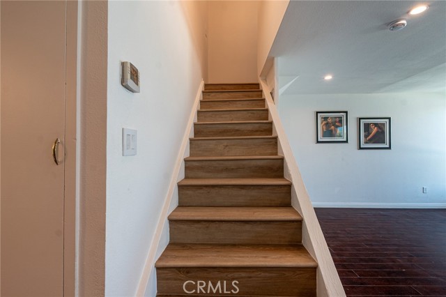 Detail Gallery Image 7 of 21 For 6155 Reseda Blvd #4,  Tarzana,  CA 91335 - 3 Beds | 2 Baths