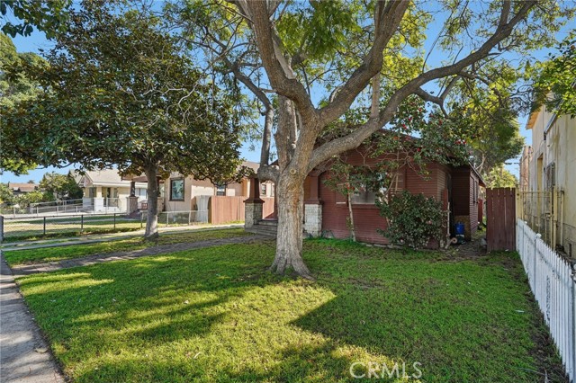 Detail Gallery Image 2 of 30 For 1334 E 9th St, Long Beach,  CA 90813 - 2 Beds | 2 Baths