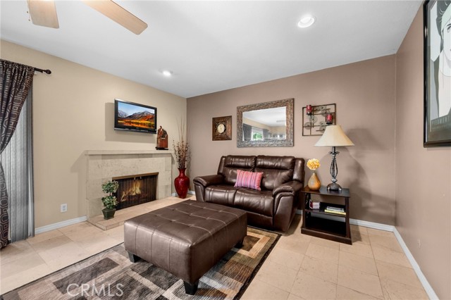 910 Huggins Avenue, Placentia CA: https://media.crmls.org/medias/3da1ea79-6448-4253-adab-a6b04756e2b0.jpg