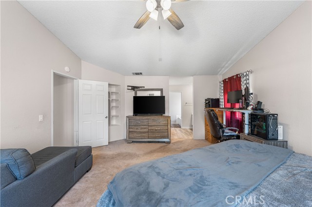 3046 W Avenue J4, Lancaster CA: https://media.crmls.org/medias/3da2e066-2ebe-4a47-bf3e-67641b2933ac.jpg