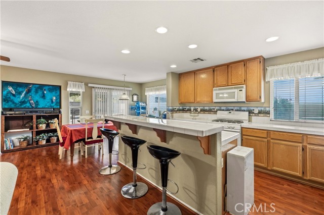 Detail Gallery Image 16 of 43 For 1549 Thomas Dr, Lancaster,  CA 93535 - 4 Beds | 3 Baths