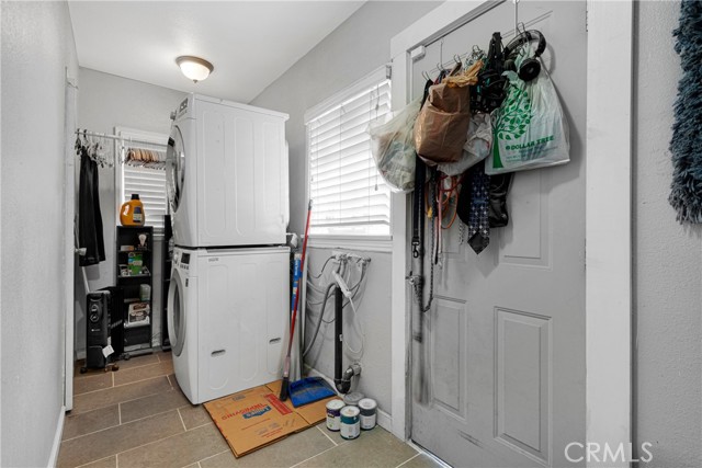 1554 N Sierra Way, San Bernardino CA: https://media.crmls.org/medias/3da3b3a7-72e3-44f5-bab3-2300a59c86b0.jpg