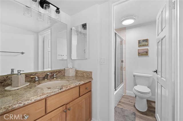 Detail Gallery Image 14 of 20 For 310 W Imperial Ave #4,  El Segundo,  CA 90245 - 2 Beds | 2/1 Baths