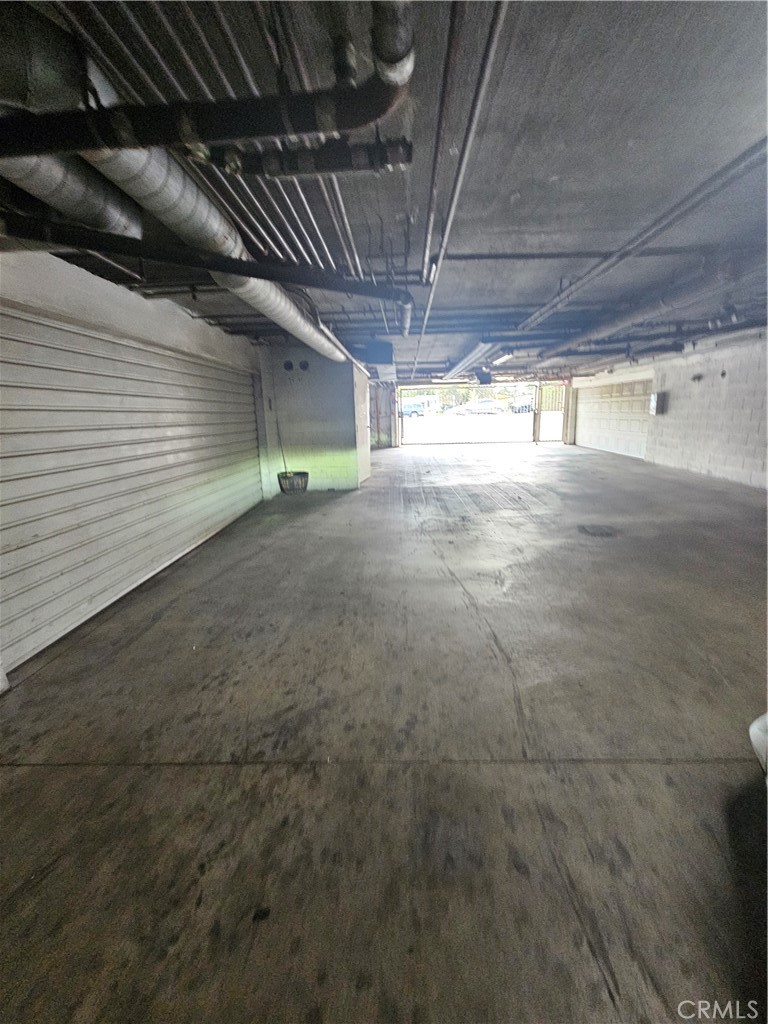 https://media.crmls.org/medias/3da49c92-9fd8-4bd2-9ead-13e8e3322dc7.jpg?preset=X-Large