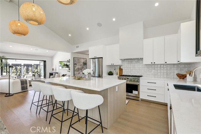 Detail Gallery Image 9 of 39 For 6451 Firebrand St, Los Angeles,  CA 90045 - 4 Beds | 3/1 Baths