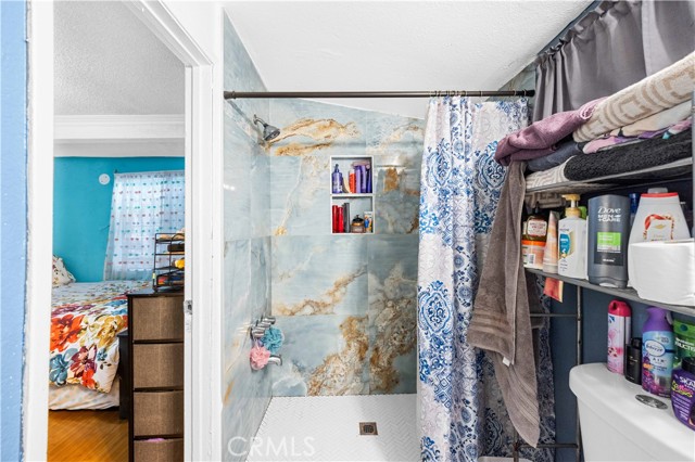 157 E 70th Street, Los Angeles CA: https://media.crmls.org/medias/3da66d86-f06c-42be-b4df-3b52bde9047c.jpg