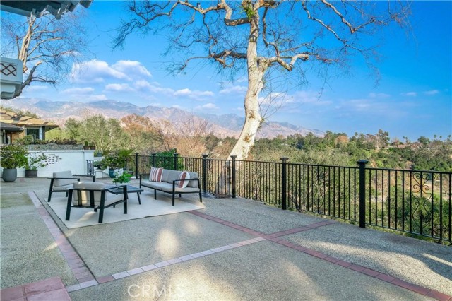 1812 Linda Vista Avenue, Pasadena CA: https://media.crmls.org/medias/3da6bd33-b833-4a75-a791-772550fd4e55.jpg
