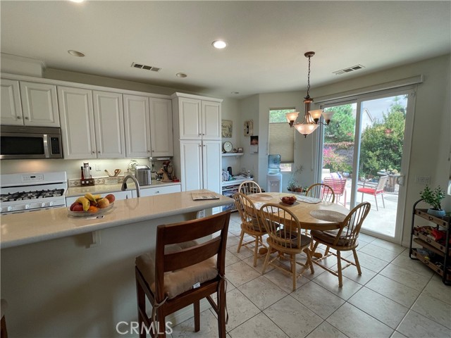 Detail Gallery Image 9 of 35 For 6673 N Ofelia Dr, San Bernardino,  CA 92407 - 4 Beds | 2 Baths