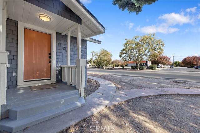 Detail Gallery Image 4 of 41 For 1096 E Sycamore Ave, Tulare,  CA 93274 - 4 Beds | 2 Baths