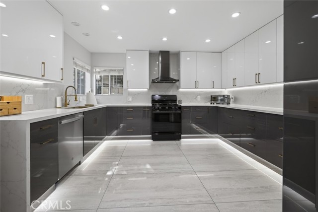 Detail Gallery Image 11 of 49 For 22247 De La Osa St, Woodland Hills,  CA 91364 - 4 Beds | 3 Baths