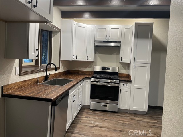 Detail Gallery Image 5 of 23 For 23878 Lakeview Dr, Crestline,  CA 92325 - 3 Beds | 2 Baths