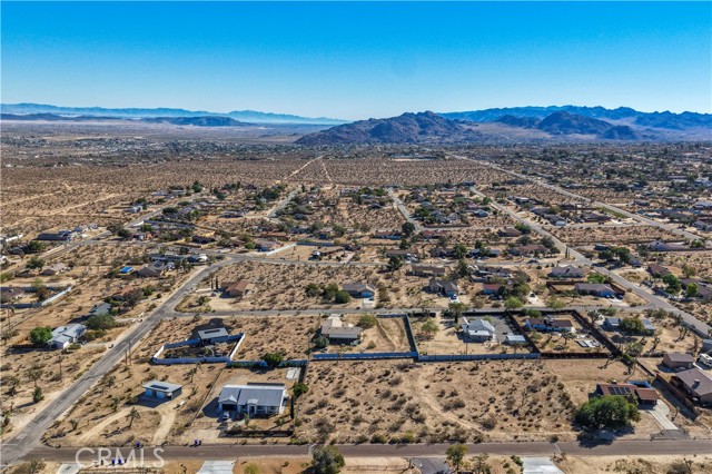 Detail Gallery Image 4 of 12 For 7199 Olympic Rd, Joshua Tree,  CA 92252 - – Beds | – Baths