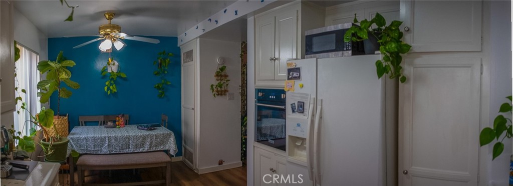 https://media.crmls.org/medias/3daa940c-f48a-4343-93ce-b3c058a63f17.jpg?preset=X-Large