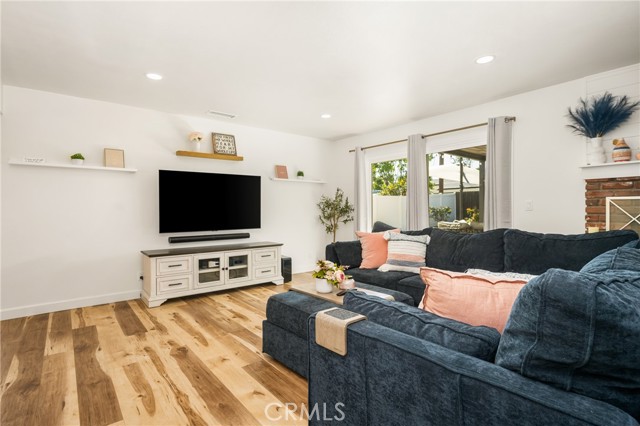 Detail Gallery Image 9 of 49 For 13381 Del Cerro Dr, Tustin,  CA 92780 - 5 Beds | 3 Baths