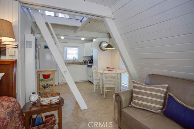 Detail Gallery Image 7 of 17 For 202 15th St #B,  Newport Beach,  CA 92663 - 0 Beds | 1 Baths