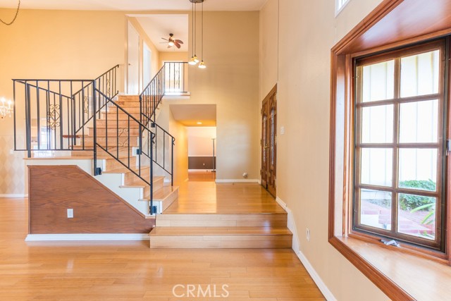 Detail Gallery Image 7 of 66 For 23132 Posada, Valencia,  CA 91354 - 5 Beds | 3 Baths