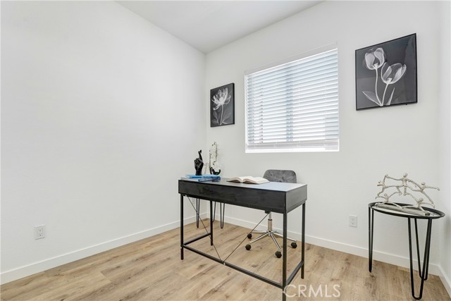 Detail Gallery Image 14 of 16 For 11954 Vanowen Ave, North Hollywood,  CA 91605 - 4 Beds | 3/1 Baths