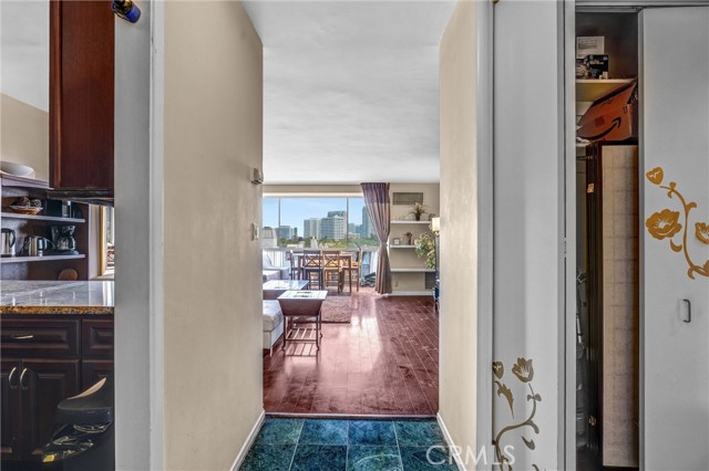 Detail Gallery Image 6 of 27 For 969 Hilgard Ave #706,  Los Angeles,  CA 90024 - 1 Beds | 1 Baths