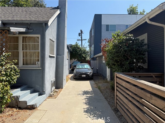 Detail Gallery Image 2 of 12 For 10840 Hesby St, North Hollywood,  CA 91601 - 2 Beds | 1 Baths