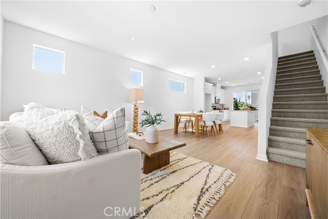 Detail Gallery Image 8 of 28 For 9423 N Sepulveda Blvd #1,  North Hills,  CA 91343 - 3 Beds | 3/1 Baths