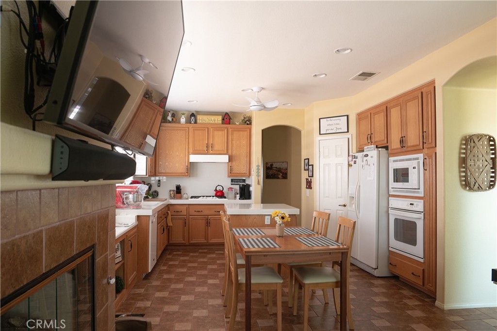 https://media.crmls.org/medias/3daea9ba-3ef8-4350-bf33-5d56f94d0868.jpg?preset=X-Large