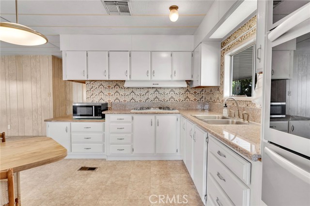 200 San Bernardino, Rialto CA: https://media.crmls.org/medias/3daf1c70-7c58-4dc7-b47a-ec32ac3f2c34.jpg