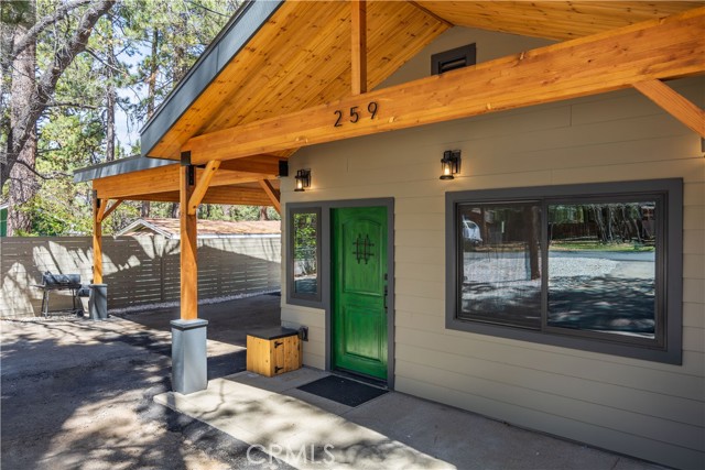 259 Victoria Lane, Sugarloaf CA: https://media.crmls.org/medias/3db00888-0db2-47db-af8e-99d90ded7cb4.jpg
