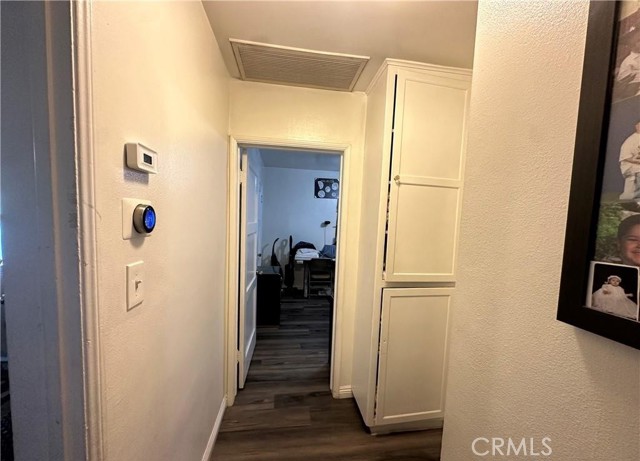 Detail Gallery Image 3 of 21 For 10673 Saticoy, Sun Valley,  CA 91352 - 3 Beds | 1 Baths