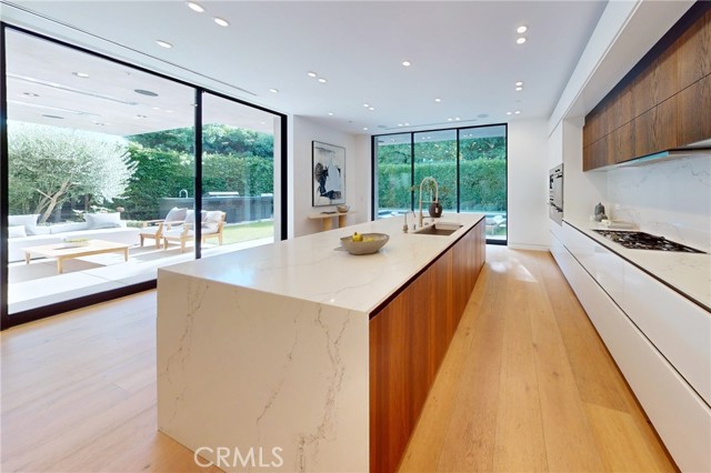 Detail Gallery Image 10 of 56 For 1845 Coldwater Canyon Dr, Beverly Hills,  CA 90210 - 4 Beds | 3 Baths