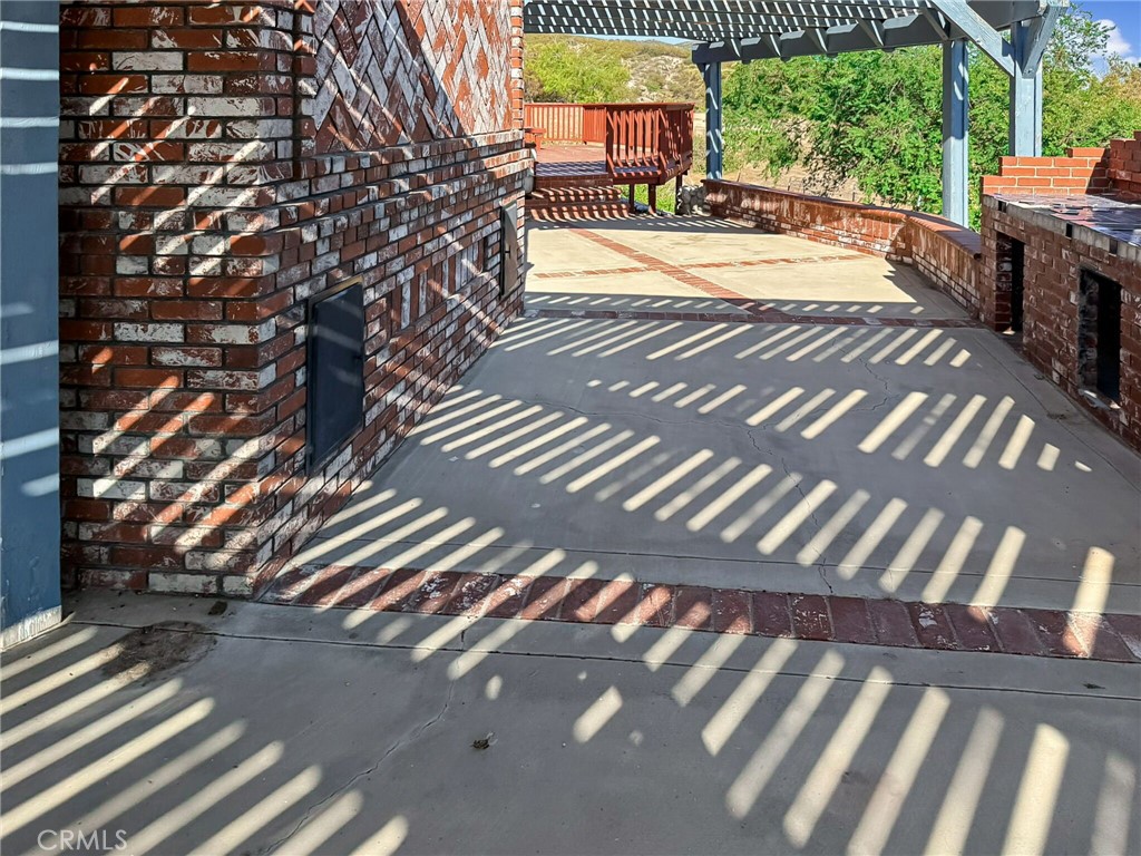 https://media.crmls.org/medias/3db0b2ae-af57-4b53-8cac-b24321fed4f0.jpg?preset=X-Large
