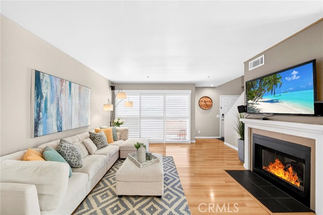 Detail Gallery Image 4 of 26 For 5342 Bishop, Cypress,  CA 90630 - 2 Beds | 2/1 Baths