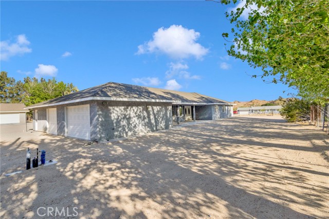 Detail Gallery Image 4 of 68 For 10298 Custer Ave, Lucerne Valley,  CA 92356 - 5 Beds | 2/1 Baths