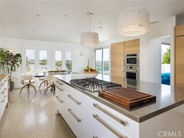 Detail Gallery Image 8 of 33 For 360 Hillcrest Street, El Segundo,  CA 90245 - 4 Beds | 4 Baths