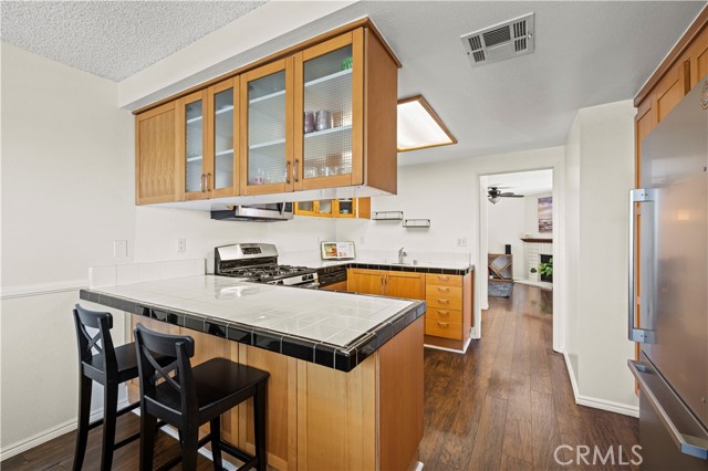Detail Gallery Image 6 of 33 For 15614 Crestview Ln #63,  Granada Hills,  CA 91344 - 2 Beds | 3 Baths
