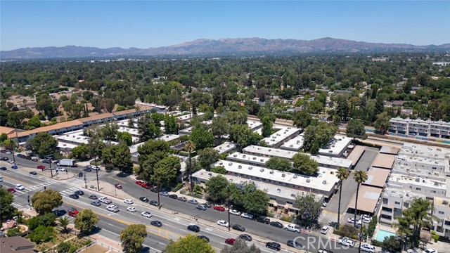 17061 Roscoe Boulevard, Northridge CA: https://media.crmls.org/medias/3db3bea0-e9fe-4f0b-ad59-7dda53b877c0.jpg