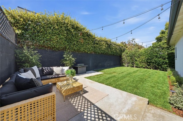 1039 8th Street, Hermosa Beach, California 90254, 2 Bedrooms Bedrooms, 0 ,1 BathroomBathrooms,Residential,For Sale,8th,0,SB26121769