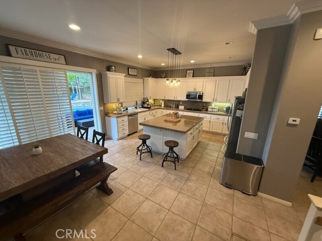 Detail Gallery Image 5 of 8 For 21109 Cross Creek, Saugus,  CA 91350 - 4 Beds | 3/1 Baths