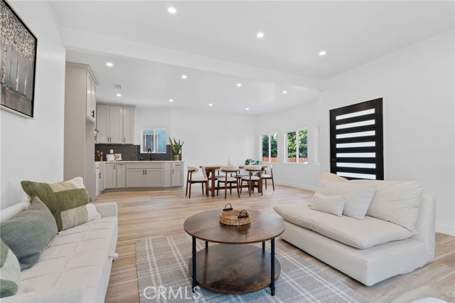 4442 Mettler Street, Los Angeles CA: https://media.crmls.org/medias/3db8b3da-58d0-4a28-887d-3b9b58e775ca.jpg