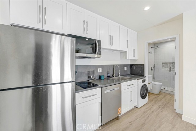 Detail Gallery Image 19 of 29 For 18216 Hartland St, Reseda,  CA 91335 - – Beds | – Baths