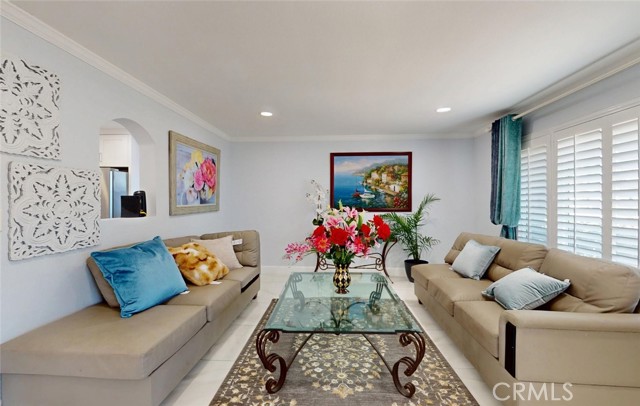 Detail Gallery Image 3 of 32 For 17891 Caledonia Cir, Huntington Beach,  CA 92647 - 5 Beds | 3/2 Baths