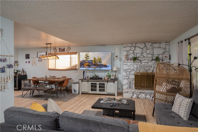 Detail Gallery Image 11 of 26 For 332 Grenfall Ln, Big Bear City,  CA 92314 - 3 Beds | 2 Baths