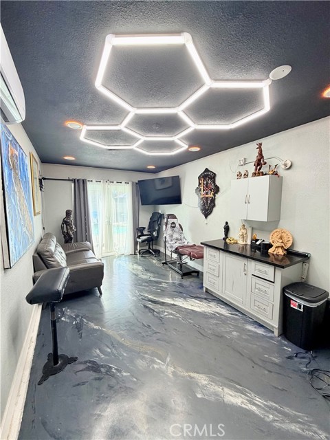 2572 S Young Court, San Bernardino CA: https://media.crmls.org/medias/3dbc5adc-8a8c-46f3-b161-15cce0c3ae97.jpg