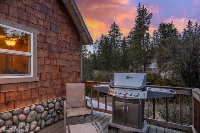 Detail Gallery Image 4 of 31 For 39051 Rim of the World Dr, Fawnskin,  CA 92333 - 1 Beds | 1 Baths