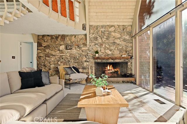 Detail Gallery Image 4 of 36 For 180 Grass Valley #37,  Lake Arrowhead,  CA 92352 - 2 Beds | 2 Baths