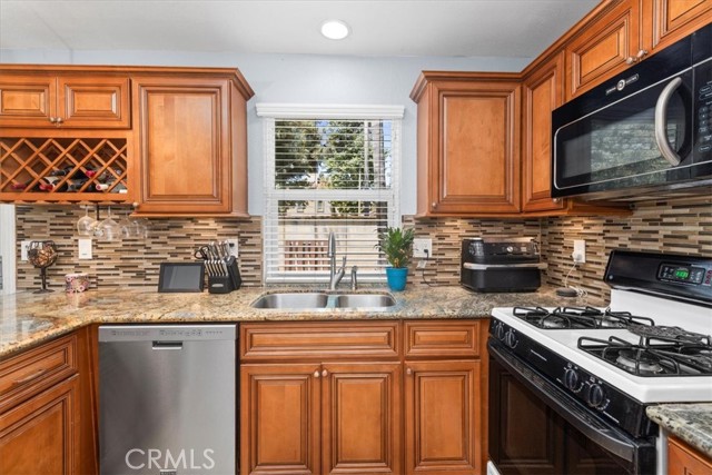 Detail Gallery Image 12 of 29 For 6600 Montresor Pl, Rancho Cucamonga,  CA 91737 - 4 Beds | 2/1 Baths